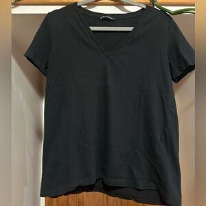 Zara Basic V-Neck Tee Black Size Medium EUC